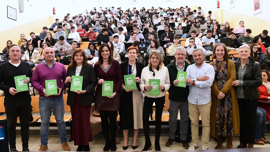 As persoas interviñentes no acto, co público asistente. Foto: Santi Alvite As persoas interviñentes no acto, co público asistente. Foto: Santi Alvite
