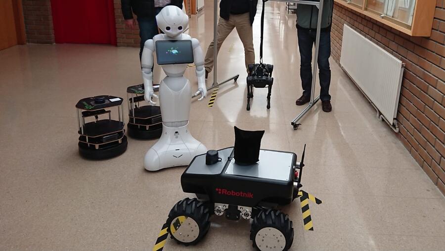 Robots cos que traballan no Campus de Lugo