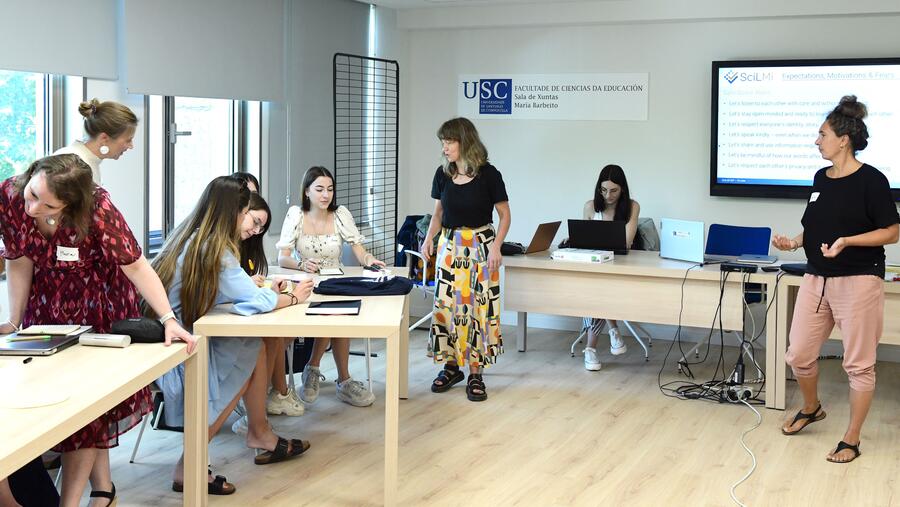 A primeira sesión presencial desenvolveuse este luns 9 en Ciencias da Educación. FOTO: Santi Alvite A primeira sesión presencial desenvolveuse este luns 9 en Ciencias da Educación. FOTO: Santi Alvite