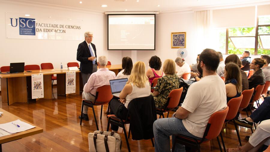 A conferencia de clausura impartiuna o profesor Fernando M. Reimers O seminario contou coa participación de estudantado de doutoramento