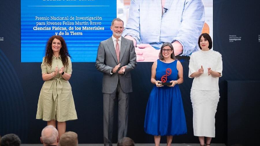 Beatriz Pelaz recolleu o premio de mans do rei, ante a presenza da ministra de Ciencia, Innovación e Universidades e a secretaria de Estado de Ciencia, Innovación e Universidades Beatriz Pelaz recolleu o premio de mans do rei, ante a presenza da ministra de Ciencia, Innovación e Universidades e a secretaria de Estado de Ciencia, Innovación e Universidades