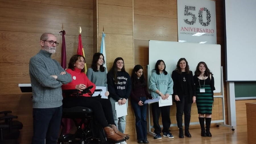 Foto de grupo das premiadas coas persoas organizadoras