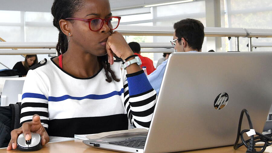 A periodicidade do BOUSC dependerá do volume da documentación, os seus requirimentos e a urxencia. Foto: Santi Alvite