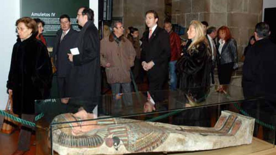 O reitor da USC inaugurou na Igrexa universitaria a exposición Vida e morte no Antigo Exipto. Da arte Faraónica ao Faro de Alexandría O reitor da USC inaugurou na Igrexa universitaria a exposición Vida e morte no Antigo Exipto. Da arte Faraónica ao Faro de Alexandría