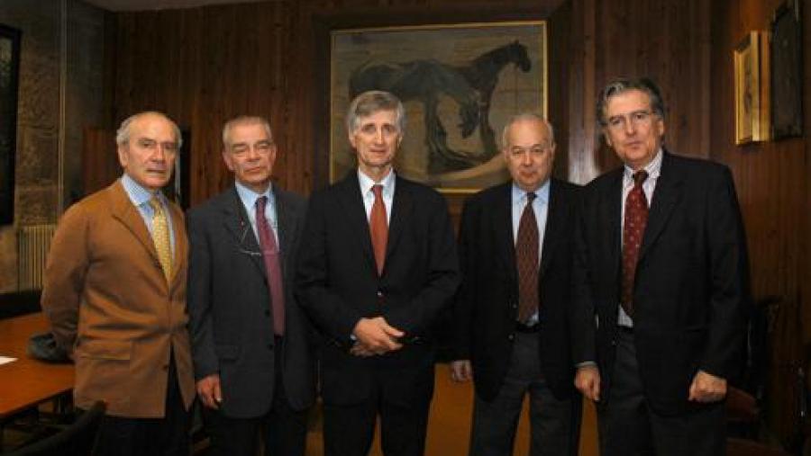 De esquerda a dereita: Carlos Acuña Castroviejo, catedrático de Medicina da USC; José B. García-Bengoechea, xefe do Servizo de Cirurxía Cardiovascular do CHUS; Jean Claude Daubert; Joaquín Potel,... De esquerda a dereita: Carlos Acuña Castroviejo, catedrático de Medicina da USC; José B. García-Bengoechea, xefe do Servizo de Cirurxía Cardiovascular do CHUS; Jean Claude Daubert; Joaquín Potel,...