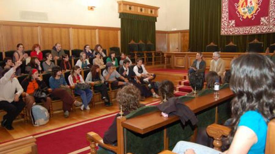 O vicerreitor de Cultura, Elias J. Torres, recibiu aos participantes no V Encontro Europeo de Danza da USC O vicerreitor de Cultura, Elias J. Torres, recibiu aos participantes no V Encontro Europeo de Danza da USC