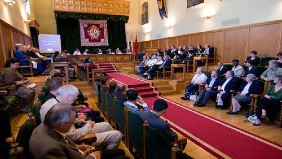 Membros de FESABID reunidos no Salón Nobre do Colexio de Fonseca Membros de FESABID reunidos no Salón Nobre do Colexio de Fonseca
