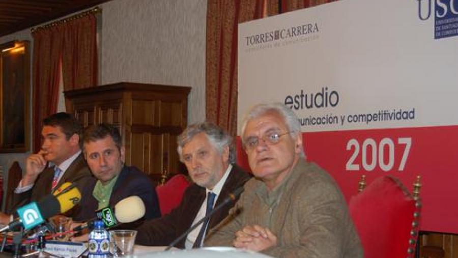 De esquerda a dereita, Xurxo Torres, Lourenzo Fernández, Xosé R. Pousa e Victor Freixanes De esquerda a dereita, Xurxo Torres, Lourenzo Fernández, Xosé R. Pousa e Victor Freixanes