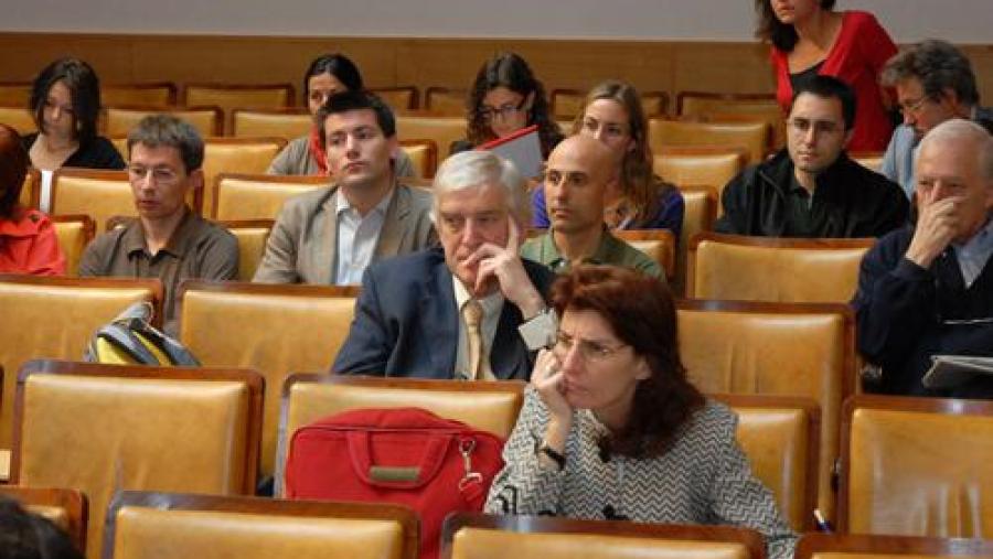 Público asistente ao 'I Simposio para o Estudo da Convención Europea da Paisaxe e a súa Aplicación en Galicia' na Fundación Caixa Galicia Público asistente ao 'I Simposio para o Estudo da Convención Europea da Paisaxe e a súa Aplicación en Galicia' na Fundación Caixa Galicia