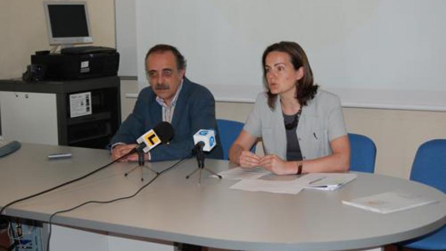 O director da APL, Juan Méndez e a encargada do proxecto Mª Paz Fernández-Albalat O director da APL, Juan Méndez e a encargada do proxecto Mª Paz Fernández-Albalat