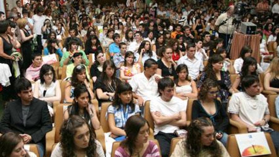 Público asistente á celebración na que se homenaxeou aos estudantes coas mellores cualificacións nas Probas de Acceso a Universidade Público asistente á celebración na que se homenaxeou aos estudantes coas mellores cualificacións nas Probas de Acceso a Universidade