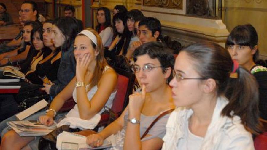 Asistentes ao acto inaugural que se celebrou no Paraninfo da Universidade Asistentes ao acto inaugural que se celebrou no Paraninfo da Universidade