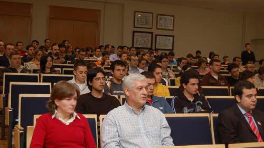A primeira sesión da Semana Internacional de Tecnoloxía e Negocios comezou na ETSE coa asistencia dun destacado número de persoas A primeira sesión da Semana Internacional de Tecnoloxía e Negocios comezou na ETSE coa asistencia dun destacado número de persoas