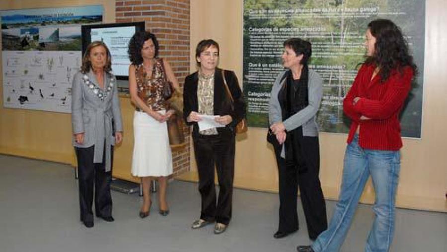 De esquerda a dereita, María Isabel Fraga, Ánxela Bugallo, Mª José Alonso, Elvira Cienfuegos e Xulia Guntín De esquerda a dereita, María Isabel Fraga, Ánxela Bugallo, Mª José Alonso, Elvira Cienfuegos e Xulia Guntín