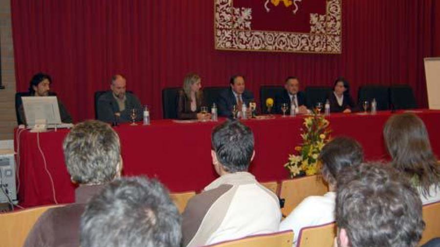 O vicerreitor de Coordinación do Campus de Lugo estivo acompañado na inauguración pola vicepresidenta da Deputación e o subdirector da EPS,ademais doutros membros da organización do curso O vicerreitor de Coordinación do Campus de Lugo estivo acompañado na inauguración pola vicepresidenta da Deputación e o subdirector da EPS,ademais doutros membros da organización do curso
