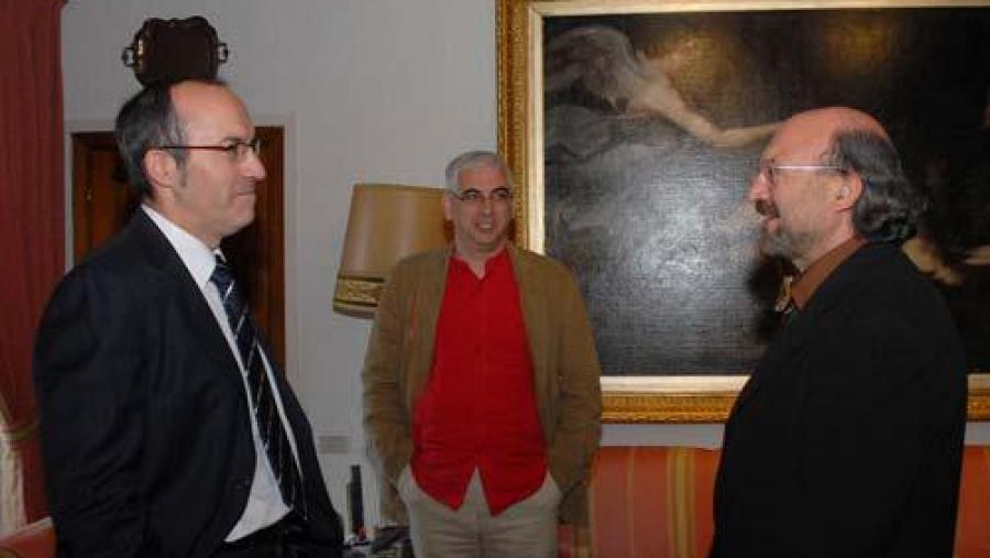 Senén Barro, reitor da USC; Elias Torres, vicerreitor de Cultura e Cesáreo Sánchez, presidente da Asociación de Escritores en Lingua Galega Senén Barro, reitor da USC; Elias Torres, vicerreitor de Cultura e Cesáreo Sánchez, presidente da Asociación de Escritores en Lingua Galega