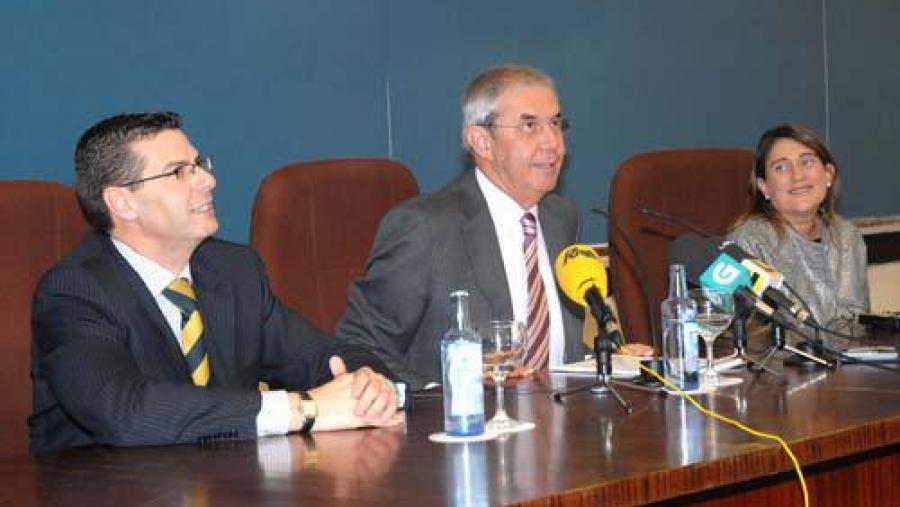 O presidente da Xunta estivo acompañado de Miguel A. Vázquez Taín e de Maite Cancelo O presidente da Xunta estivo acompañado de Miguel A. Vázquez Taín e de Maite Cancelo