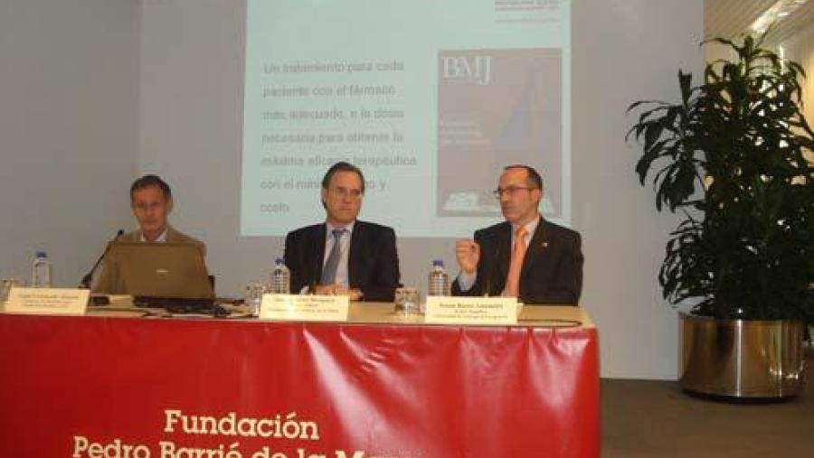 De esquerda a dereita: o profesor Ángel Carracedo, o vicepresidente da Fundación Pedro Barrié de la Maza, José María Arias Mosquera, e o reitor Senén Barro De esquerda a dereita: o profesor Ángel Carracedo, o vicepresidente da Fundación Pedro Barrié de la Maza, José María Arias Mosquera, e o reitor Senén Barro