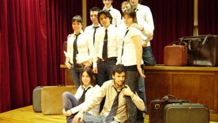 Membros do grupo de teatro da Residencia Bal y Gay coa súa directora Membros do grupo de teatro da Residencia Bal y Gay coa súa directora