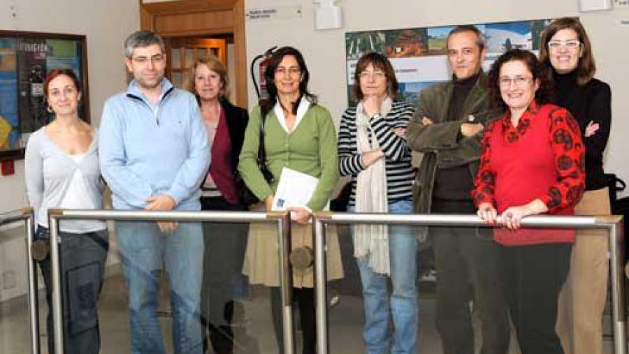De esquerda a dereita, Isabel Diz Otero, Raul Canay Rey, Monserrat Nogueira Álvarez, María Dolores Álvarez Pérez, Gloria Revilla López, Javier F. Agrafojo, Elena Vázquez Cendón e Eva López Barrio... De esquerda a dereita, Isabel Diz Otero, Raul Canay Rey, Monserrat Nogueira Álvarez, María Dolores Álvarez Pérez, Gloria Revilla López, Javier F. Agrafojo, Elena Vázquez Cendón e Eva López Barrio...