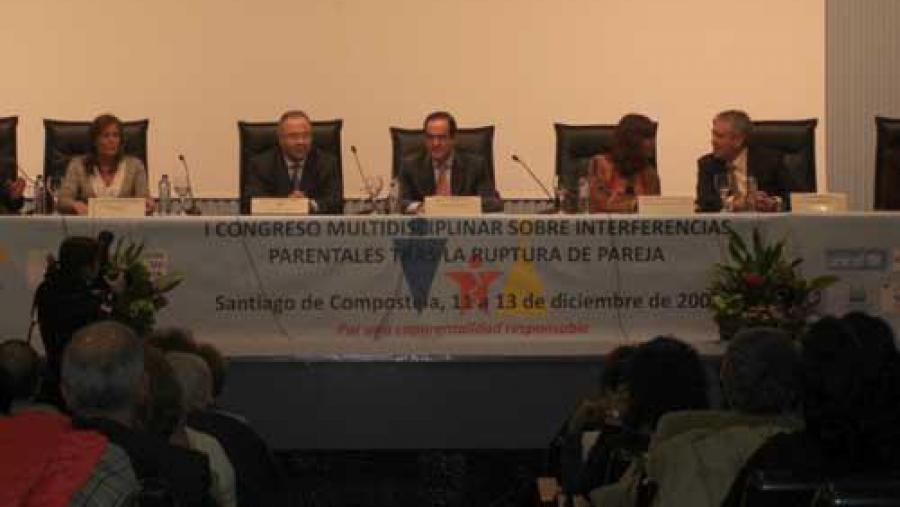 O presidente do Congreso dos Deputados, José Bono (no centro), clausurou o encontro O presidente do Congreso dos Deputados, José Bono (no centro), clausurou o encontro