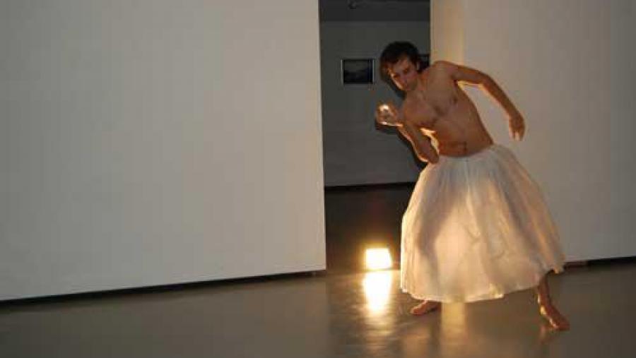 Unha performance a cargo do Grupo de Espazo de Danza da USC inaugurou a exposición Unha performance a cargo do Grupo de Espazo de Danza da USC inaugurou a exposición