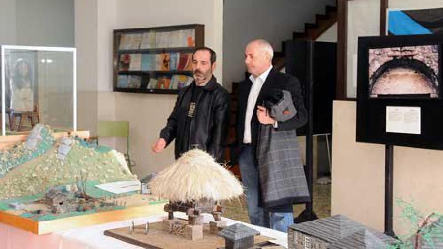 A exposición trae a Compostela fotografías, maquetas e outro material recollido polos internos e funcionarios do cárcer de Bonxe que realizaron o Camiño Primitivo a Compostela A exposición trae a Compostela fotografías, maquetas e outro material recollido polos internos e funcionarios do cárcer de Bonxe que realizaron o Camiño Primitivo a Compostela