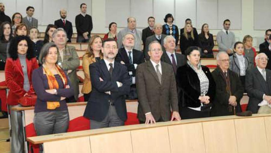 A sesión contou coa presenza de numerosos docentes e persoal do centro A sesión contou coa presenza de numerosos docentes e persoal do centro