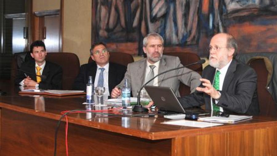 O ámbito empresarial galego prepárase na USC para o cumprimento da Lei de Responsabilidade Medioambiental O ámbito empresarial galego prepárase na USC para o cumprimento da Lei de Responsabilidade Medioambiental