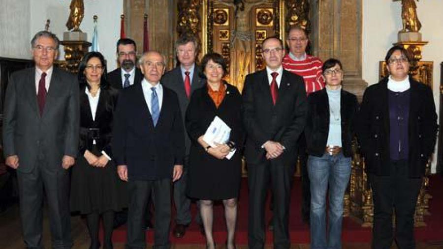 Rodríguez Galdo xunto a integrantes do Consello de Dirección da USC e os seus antecesores no cargo, Félix Vidal e Carlos Acuña (primeiro e terceiro pola esquerda) Rodríguez Galdo xunto a integrantes do Consello de Dirección da USC e os seus antecesores no cargo, Félix Vidal e Carlos Acuña (primeiro e terceiro pola esquerda)