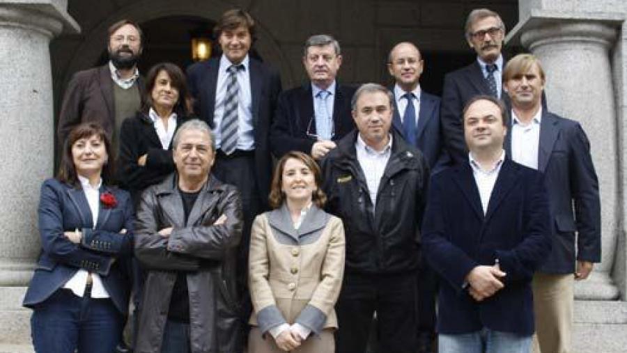 Os participantes na xuntanza posan xusto antes da xuntanza Os participantes na xuntanza posan xusto antes da xuntanza