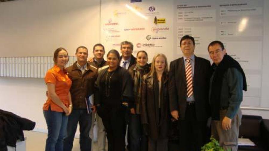 Representantes de universidades públicas e privadas de Colombia coñecen as particularidades do programa Uniemprende Representantes de universidades públicas e privadas de Colombia coñecen as particularidades do programa Uniemprende