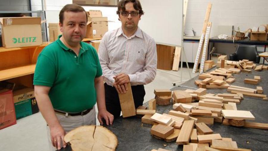 Ignacio Díaz-Maroto e Pablo Vila nun dos laboratorios da EPS no que traballan Ignacio Díaz-Maroto e Pablo Vila nun dos laboratorios da EPS no que traballan