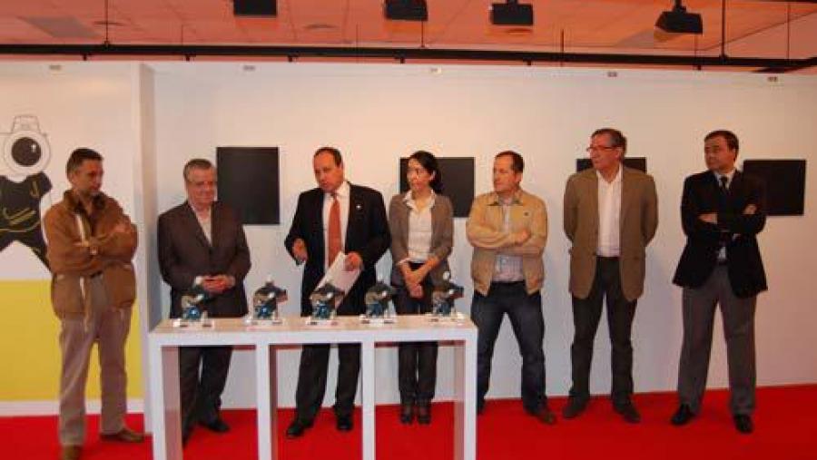 Representantes de Lugo Cultural entregaron os premios do XVI Maratón Fotográfico do Campus de Lugo Representantes de Lugo Cultural entregaron os premios do XVI Maratón Fotográfico do Campus de Lugo