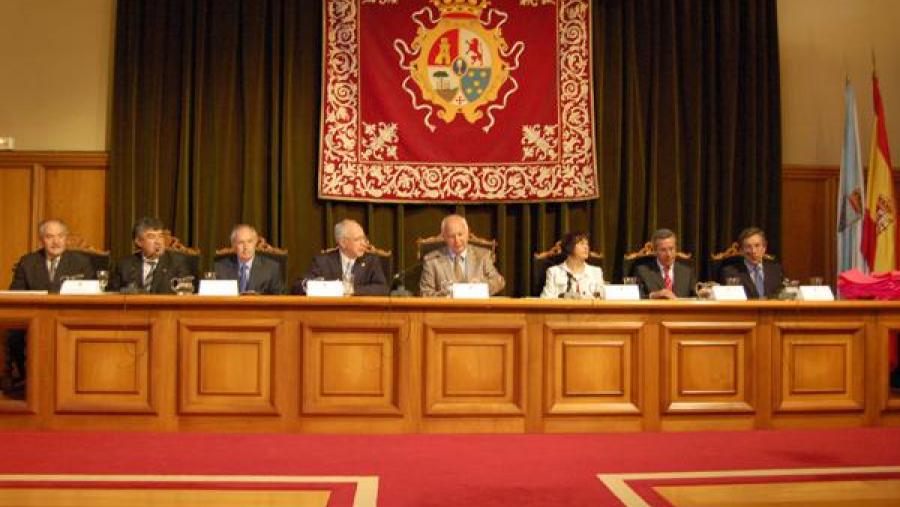 Presidiu o acto o reitor Juan Casares Presidiu o acto o reitor Juan Casares