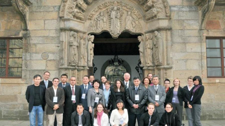 Universidades de Asia Central e europeas inician na USC os traballos do proxecto Erasmus Mundus II Lote 9 Centauri Universidades de Asia Central e europeas inician na USC os traballos do proxecto Erasmus Mundus II Lote 9 Centauri
