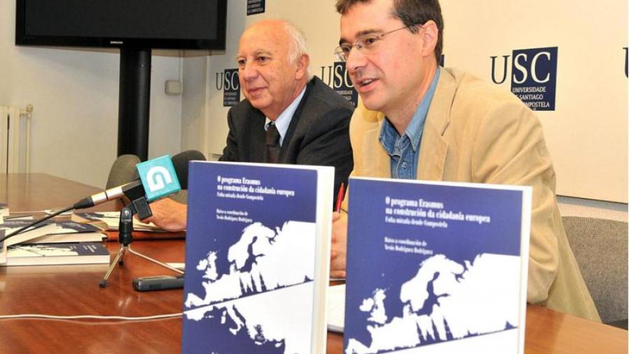 Presentaron o libro o reitor Juan Casares e o coordinador da obra, o profesor Xesús Rodríguez Presentaron o libro o reitor Juan Casares e o coordinador da obra, o profesor Xesús Rodríguez