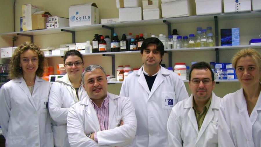 Carlos Franco, terceiro pola esquerda, cos investigadores do LHICA en Veterinaria Carlos Franco, terceiro pola esquerda, cos investigadores do LHICA en Veterinaria
