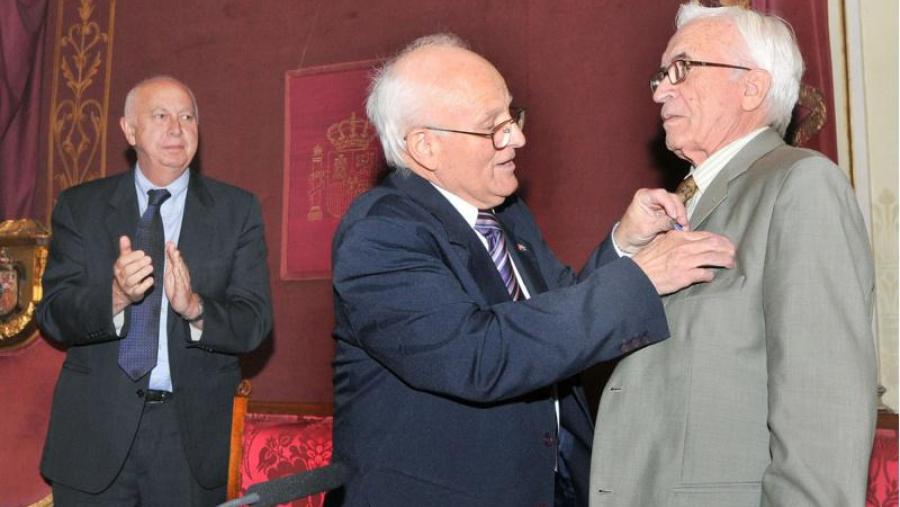 A Universidade de Santiago súmase á homenaxe do Goberno cubano a Neira Vilas A Universidade de Santiago súmase á homenaxe do Goberno cubano a Neira Vilas
