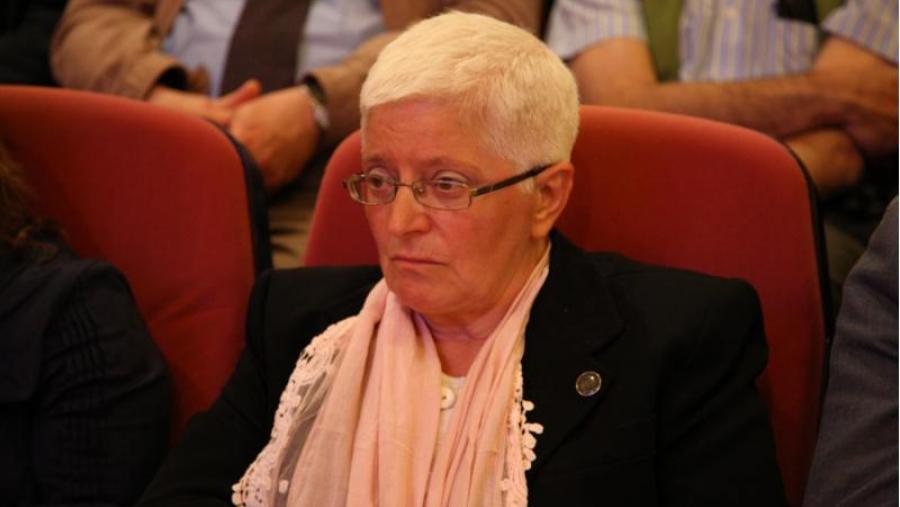 O Departamento de Latín e Grego homenaxeou a profesora Manuela Domínguez García O Departamento de Latín e Grego homenaxeou a profesora Manuela Domínguez García