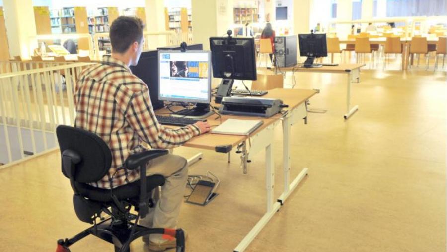 A USC adapta tres postos de traballo e consulta na biblioteca Concepción Arenal para persoas discapacitadas A USC adapta tres postos de traballo e consulta na biblioteca Concepción Arenal para persoas discapacitadas