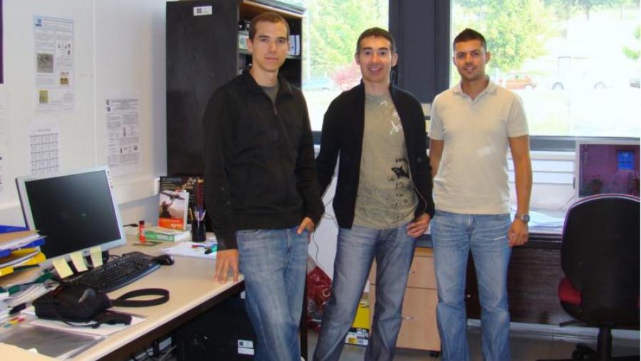 Ángel García, no centro da imaxe, con investigadores do grupo BioFarma Ángel García, no centro da imaxe, con investigadores do grupo BioFarma