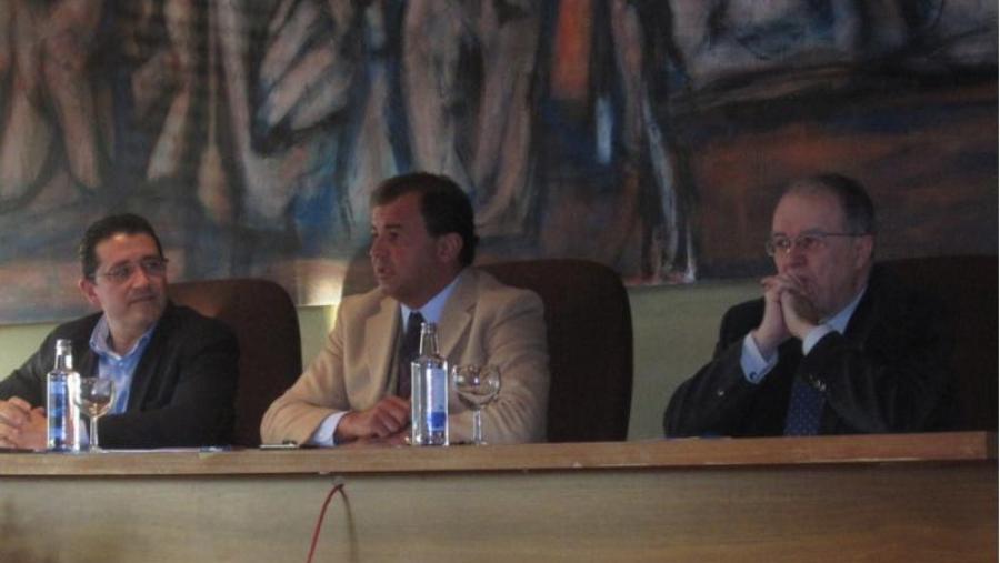 O conselleiro de Economía e Industria interveu no programa docente do máster en Dirección e Xestión de Comercio Exterior O conselleiro de Economía e Industria interveu no programa docente do máster en Dirección e Xestión de Comercio Exterior
