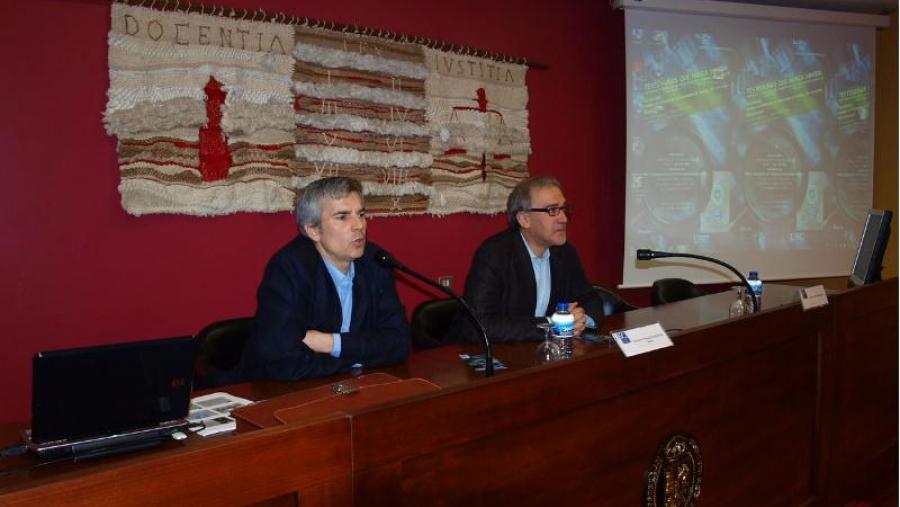 Fernando Vázquez-Portomomeñe e Gumersindo Guinarte son os directores de este curso. Gumersindo Guinarte. Foto: Alfonso (Servimav-USC) Fernando Vázquez-Portomomeñe e Gumersindo Guinarte son os directores de este curso. Gumersindo Guinarte. Foto: Alfonso (Servimav-USC)