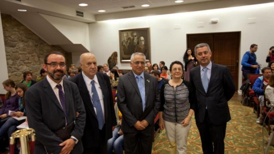 De esquerda a dereita, Víctor Millet, Méndez Ferrín, Fernández Rei, Rosario Álvarez e Valentín García De esquerda a dereita, Víctor Millet, Méndez Ferrín, Fernández Rei, Rosario Álvarez e Valentín García