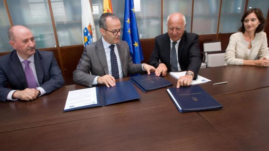 Xesús Vázquez (segundo pola esquerda) e Juan Casares (terceiro pola esquerda), durante a sinatura do protocolo de colaboración entre a Consellería de Educación e a USC Xesús Vázquez (segundo pola esquerda) e Juan Casares (terceiro pola esquerda), durante a sinatura do protocolo de colaboración entre a Consellería de Educación e a USC