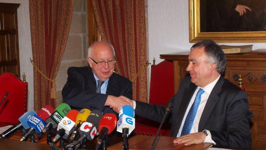 De esquerda á dereita Juan Casares Long e Carlos Varela (Foto: SERVIMAV) De esquerda á dereita Juan Casares Long e Carlos Varela (Foto: SERVIMAV)