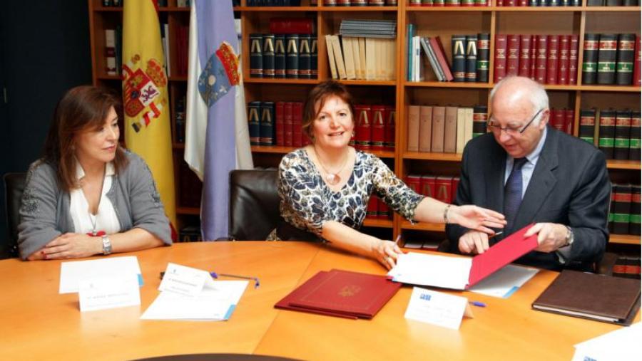 De esquerda a dereita, Beatriz Mato, Rocío Mosquera e Juan Casares, no acto de sinatura celebrado este luns na Xunta. Foto: Xunta de Galicia De esquerda a dereita, Beatriz Mato, Rocío Mosquera e Juan Casares, no acto de sinatura celebrado este luns na Xunta. Foto: Xunta de Galicia