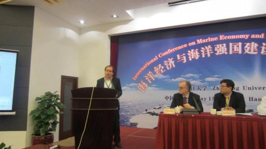 O profesor Rubén Lois participa en China nunha conferencia internacional sobre economía do medio mariño O profesor Rubén Lois participa en China nunha conferencia internacional sobre economía do medio mariño