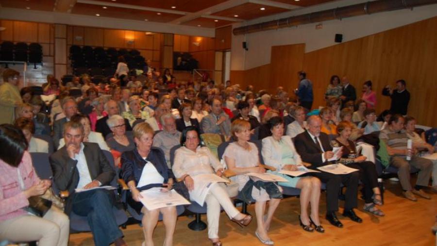 Novos titulados que recibiron diplomas e insignias do IV Ciclo da USC, na Facultade de Formación do Profresorado Novos titulados que recibiron diplomas e insignias do IV Ciclo da USC, na Facultade de Formación do Profresorado